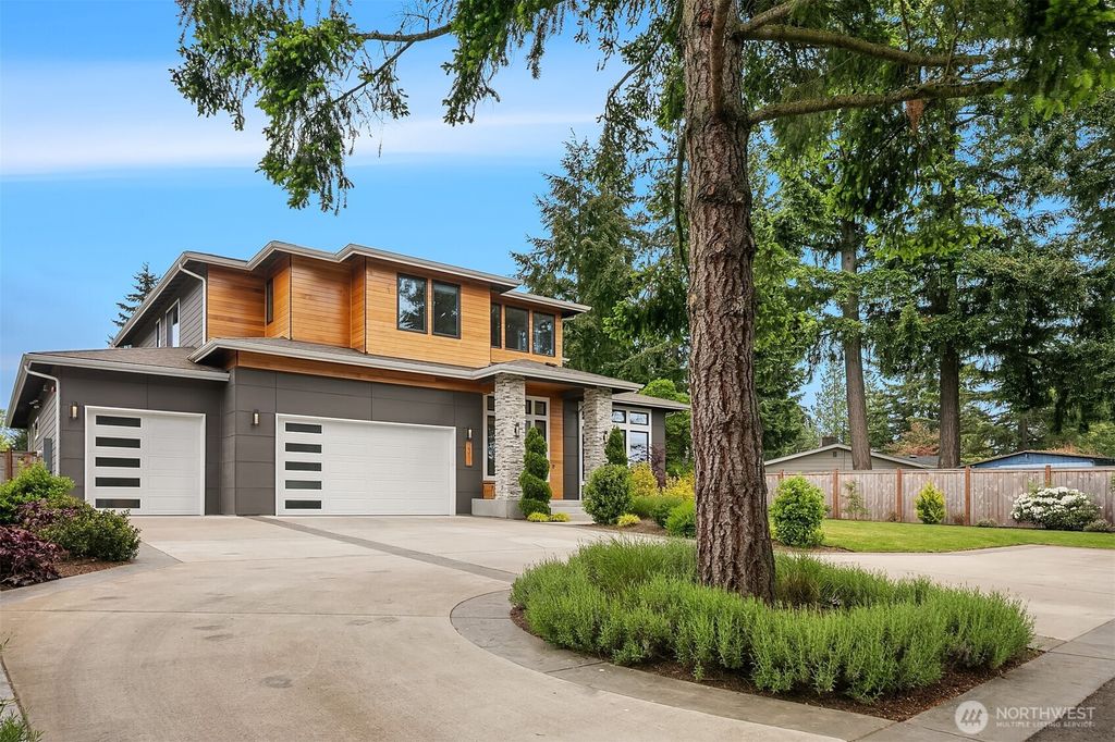 Photo of 2311 NE 27th Street, Renton, WA 98056 (MLS # 2389913)