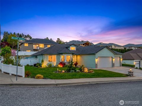 Photo of 2220 Michael Brooke, Wenatchee, WA 98801 (MLS # 2489233)