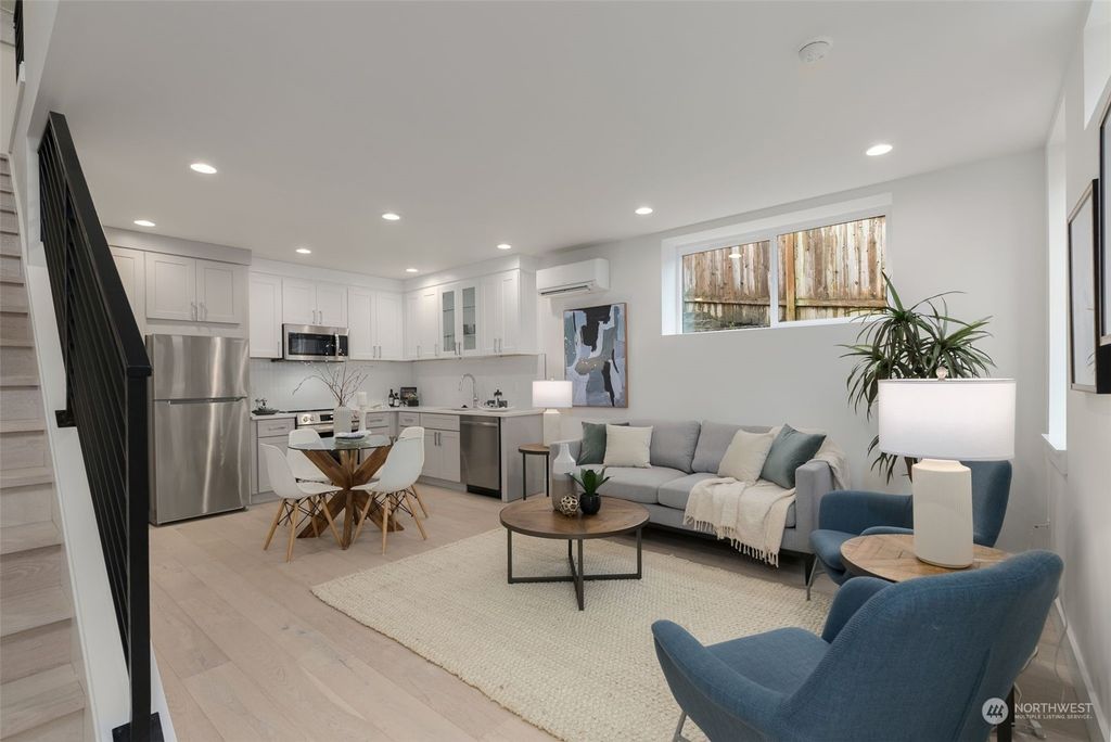 Photo of 825 NE 105 Street #B, Seattle, WA 98125 (MLS # 2192628)