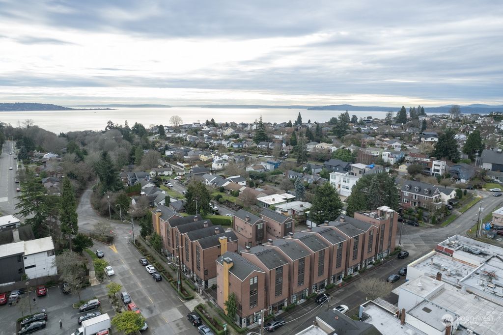 Photo of 3211 W Lynn Street, Seattle, WA 98199 (MLS # 2195722)