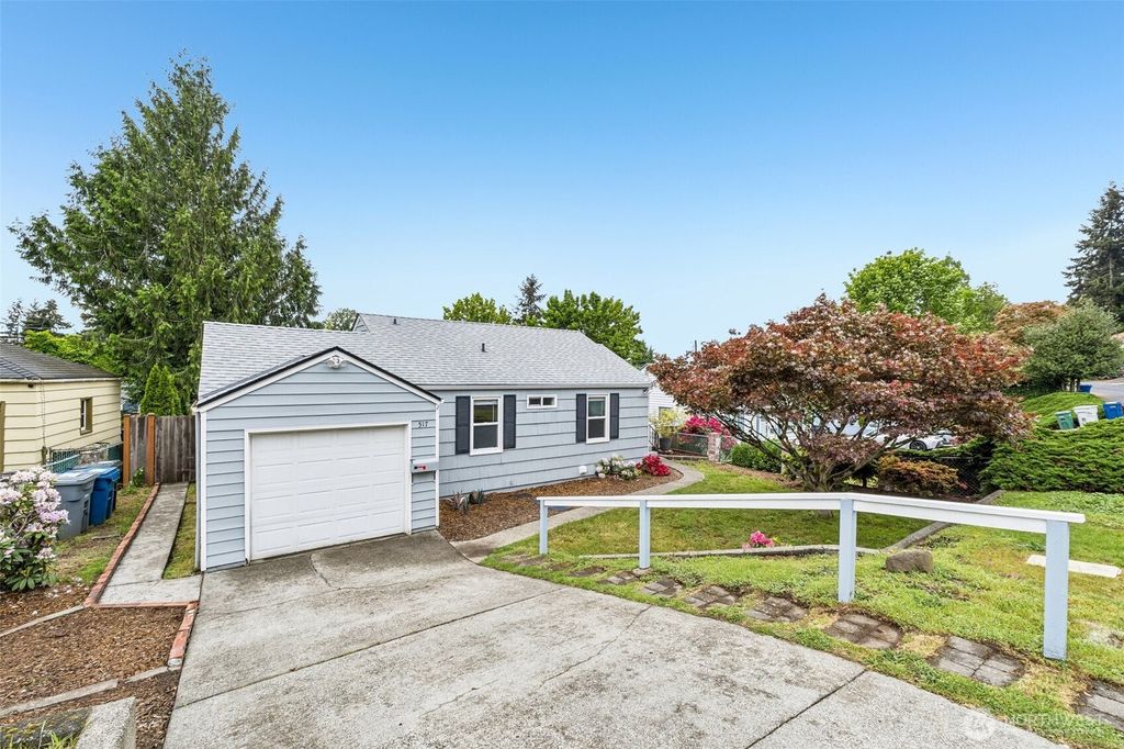 Photo of 517 Bronson Way NE, Renton, WA 98056 (MLS # 2521525)