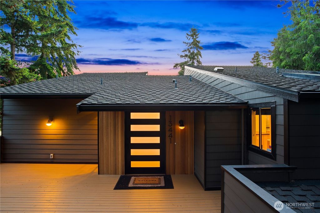 Photo of 13441 64th Terrace NE, Kirkland, WA 98034 (MLS # 2336754)