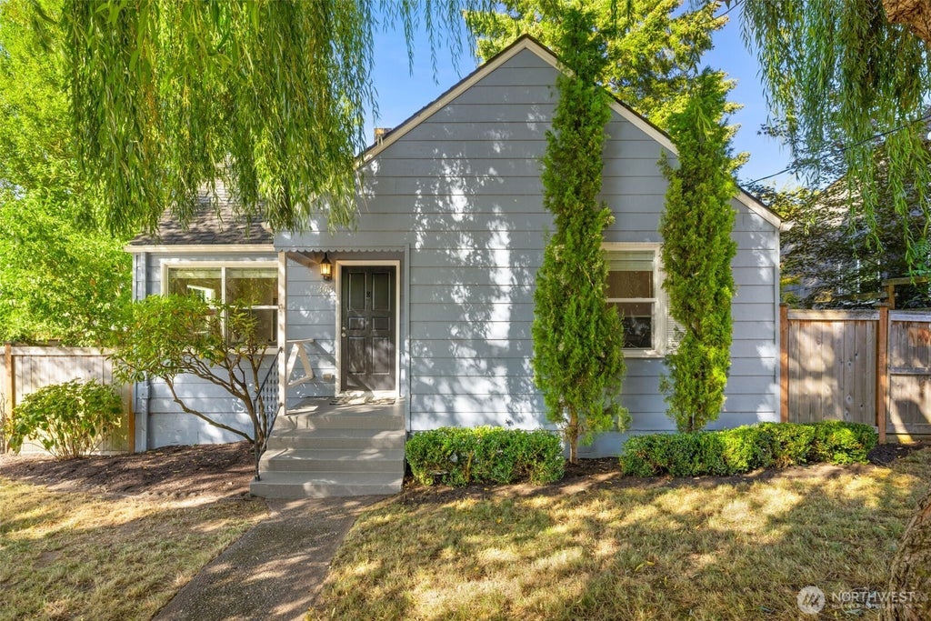 Photo of 368 NW 48th Street, Seattle, WA 98107 (MLS # 2585717)