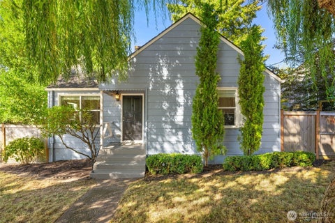 Photo of 368 NW 48th Street, Seattle, WA 98107 (MLS # 2585717)