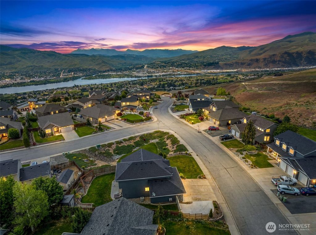 Photo of 2601 Aviation Dr DR, East Wenatchee, WA 98802 (MLS # 2517526)