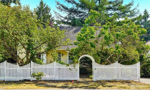 Photo of 739 N 165th Street, Shoreline, WA 98133 (MLS # 2536065)
