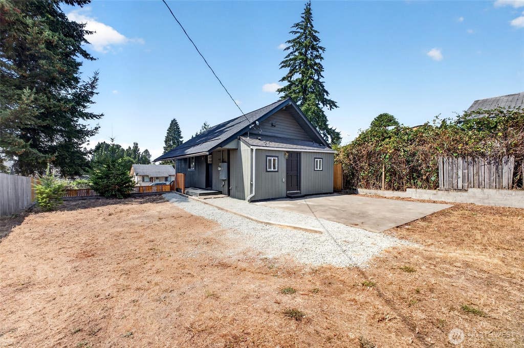 Photo of 8633 S Thompson Avenue, Tacoma, WA 98444 (MLS # 2575159)