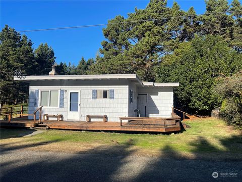 Photo of 1317 184th Place, Long Beach, WA 98631 (MLS # 2015498)