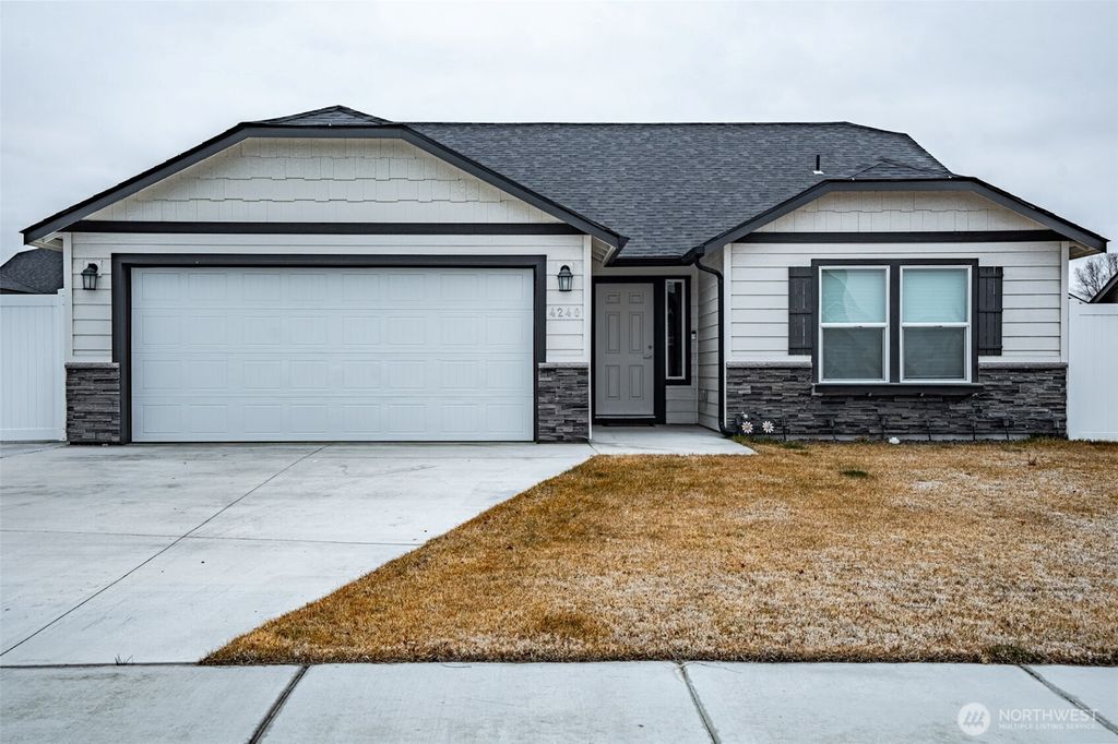 Photo of 4240 W Bufflehead blvd Blvd, Moses Lake, WA 98837 (MLS # 2471742)