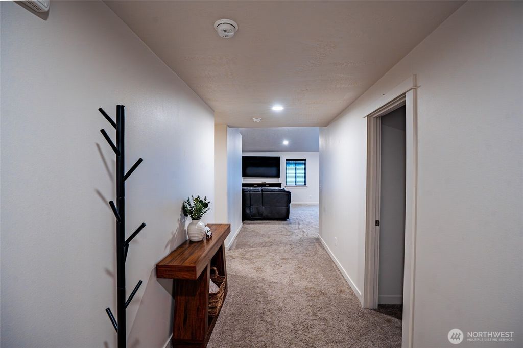 Photo of 4240 W Bufflehead blvd Blvd, Moses Lake, WA 98837 (MLS # 2471742)