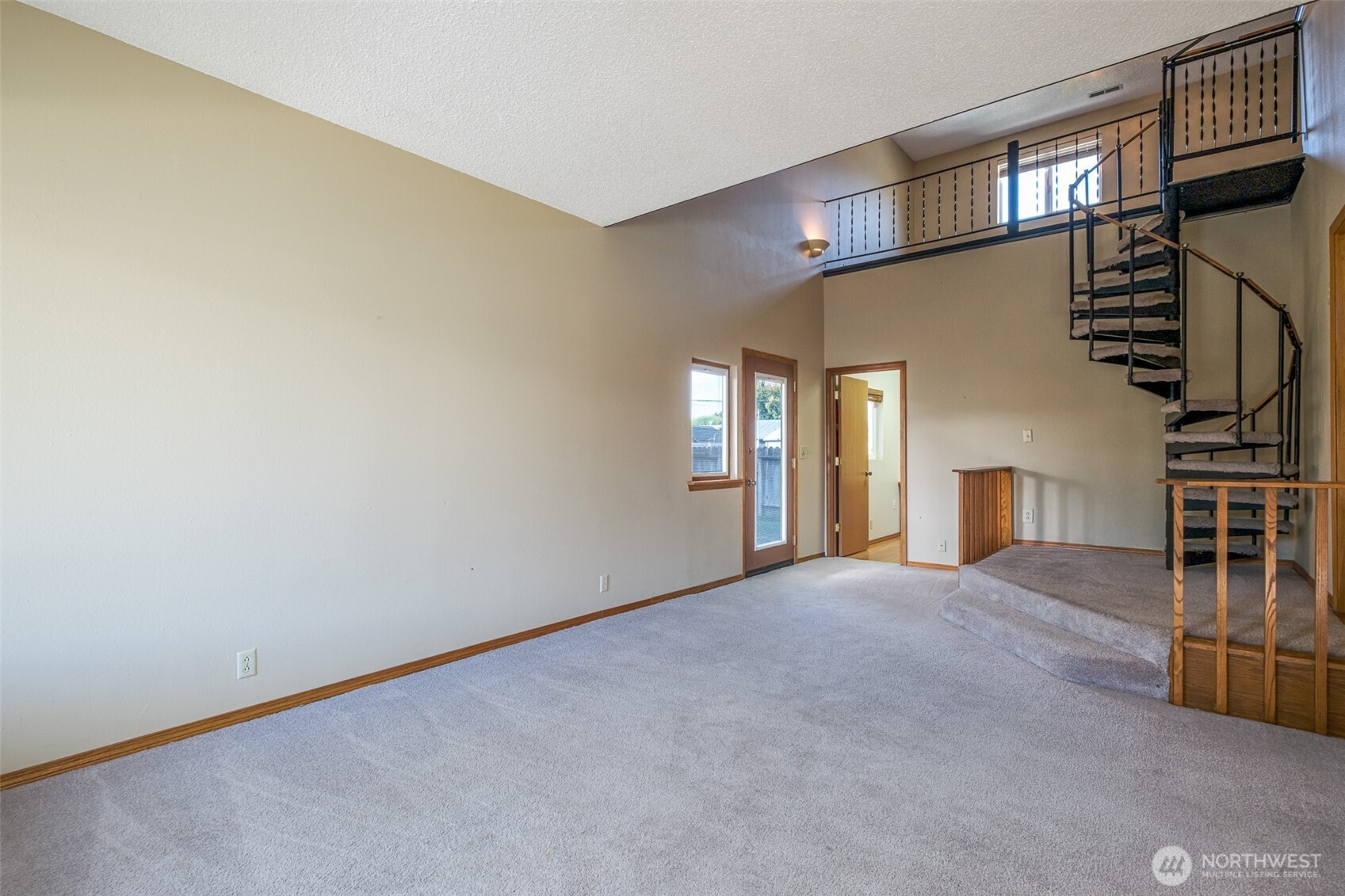 905 4th Ave SE