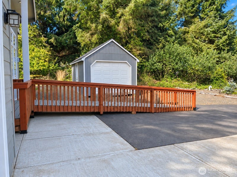 341 Redwood Court SE