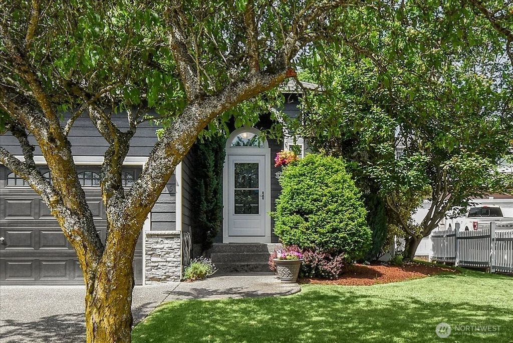 Photo of 6415 33rd Place NE, Marysville, WA 98270 (MLS # 2394034)