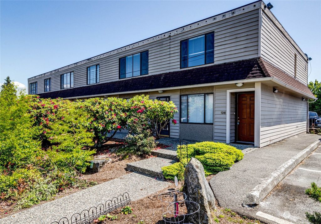 Photo of 1612 33rd Street #106, Everett, WA 98201 (MLS # 2078407)