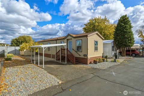 Photo of 1205 Arkansas Drive, Walla Walla, WA 99362 (MLS # 2452341)