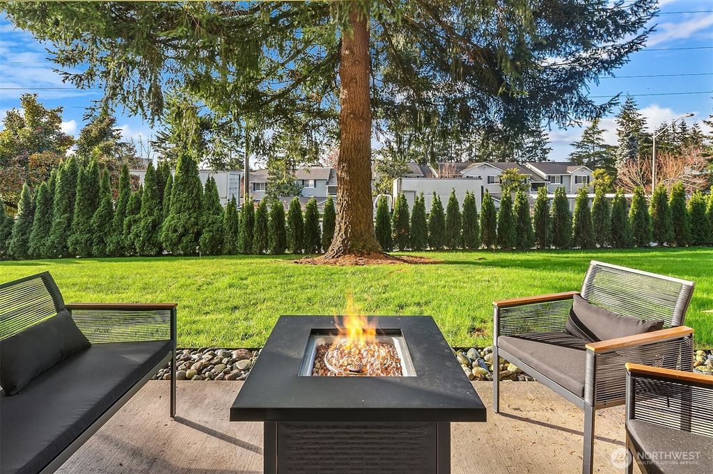 Photo of 12415 NE 130th Court #H102, Kirkland, WA 98034 (MLS # 2429181)