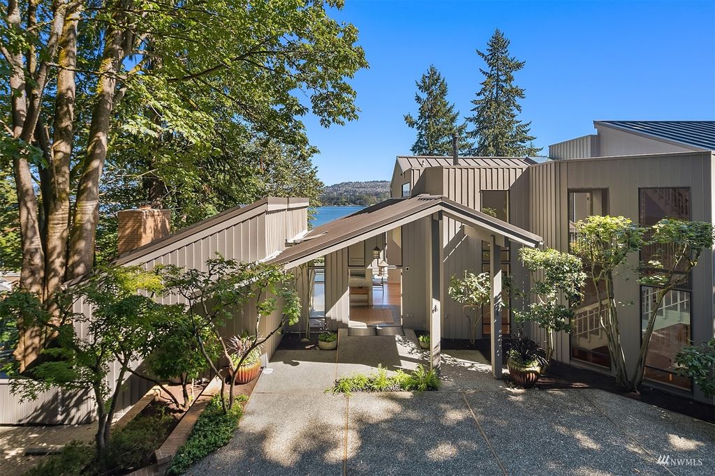 Photo of 4408 E Mercer Way, Mercer Island, WA 98040 (MLS # 1993313)