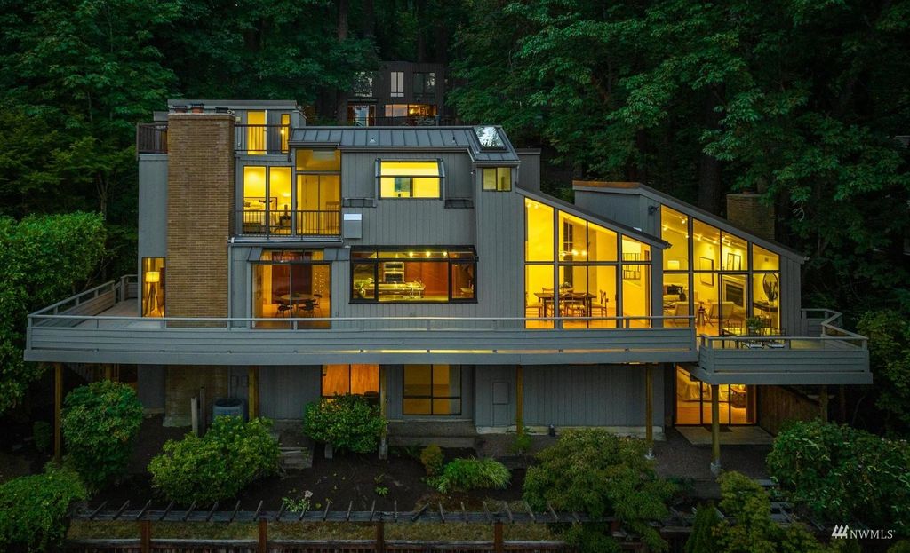 Photo of 4408 E Mercer Way, Mercer Island, WA 98040 (MLS # 1993313)