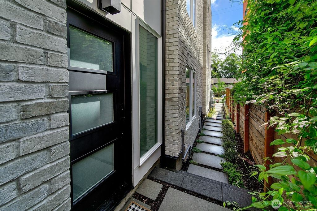 Photo of 1525 C 17th Avenue S, Seattle, WA 98144 (MLS # 2439844)
