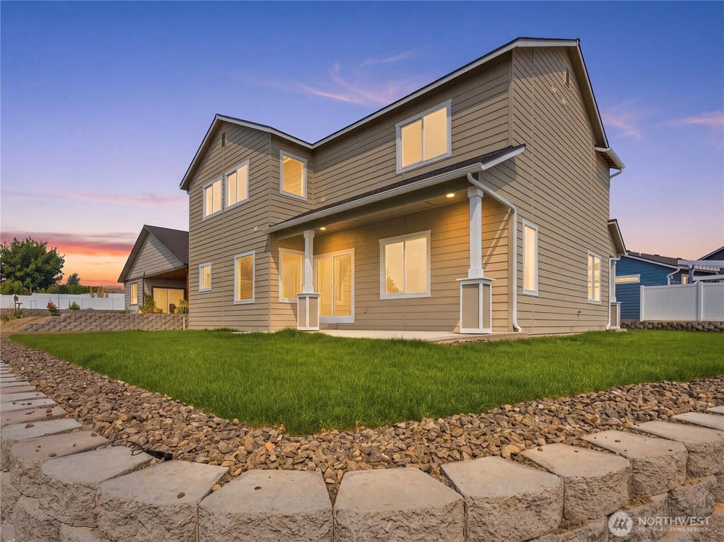 Photo of 1923 N Mineral Place, East Wenatchee, WA 98802 (MLS # 2570225)