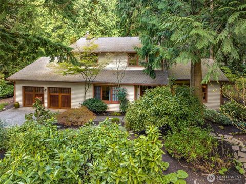 Photo of 25300 SE Mirrormont Way, Issaquah, WA 98027 (MLS # 2512128)