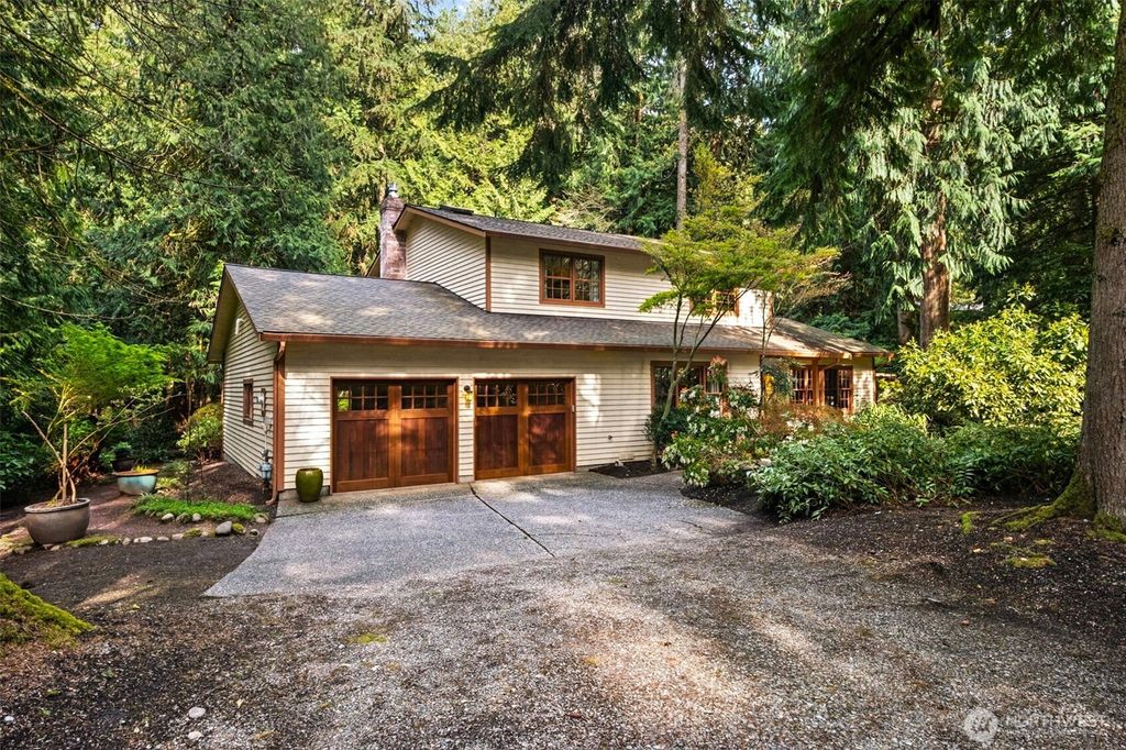 Photo of 25300 SE Mirrormont Way, Issaquah, WA 98027 (MLS # 2512128)