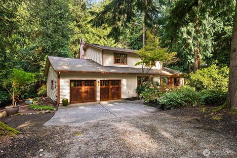 Photo of 25300 SE Mirrormont Way, Issaquah, WA 98027 (MLS # 2512128)