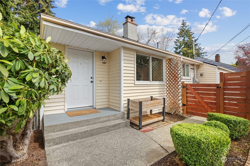 Photo of 642 SW 128th Street, Burien, WA 98146 (MLS # 2058470)