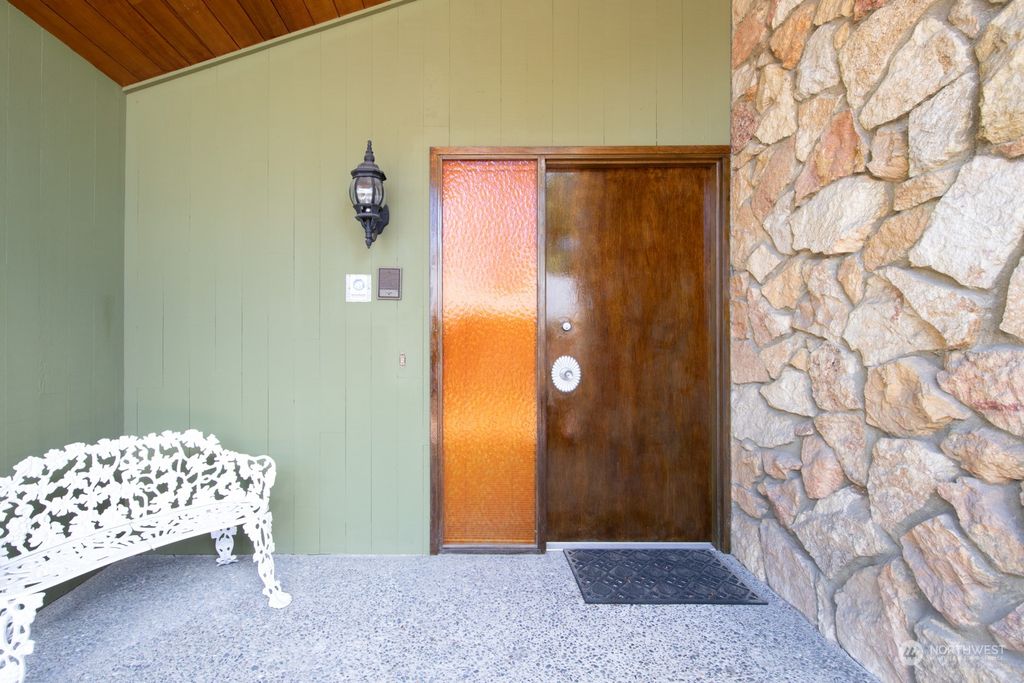 Photo of 4827 Purdue Avenue NE, Seattle, WA 98105 (MLS # 2249522)