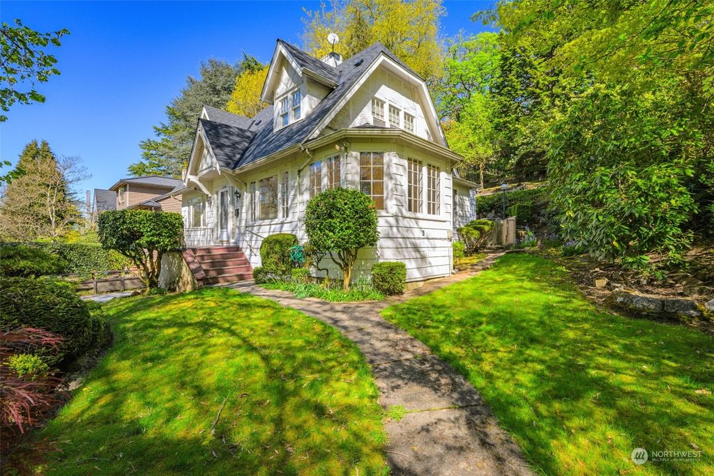 Photo of 2548 Lake Park Drive S, Seattle, WA 98144 (MLS # 2226169)