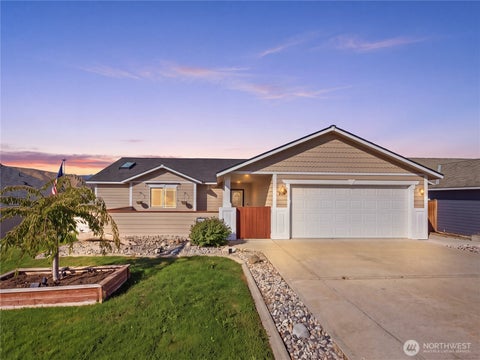 Photo of 312 S Mary Avenue, East Wenatchee, WA 98802 (MLS # 2584293)