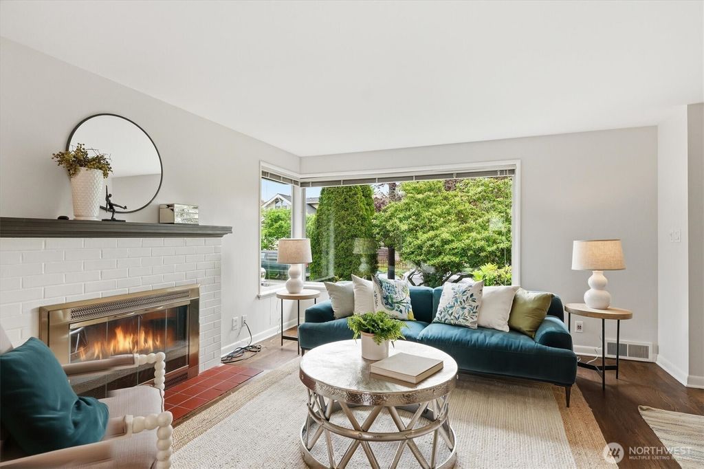 Photo of 6321 18th Avenue NE, Seattle, WA 98115 (MLS # 2524197)