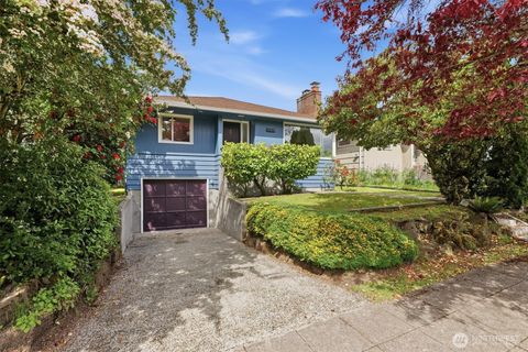 Photo of 6321 18th Avenue NE, Seattle, WA 98115 (MLS # 2524197)