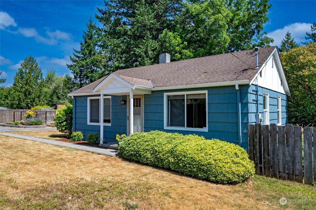 Photo of 22323 44th Avenue W, Mountlake Terrace, WA 98043 (MLS # 2149046)