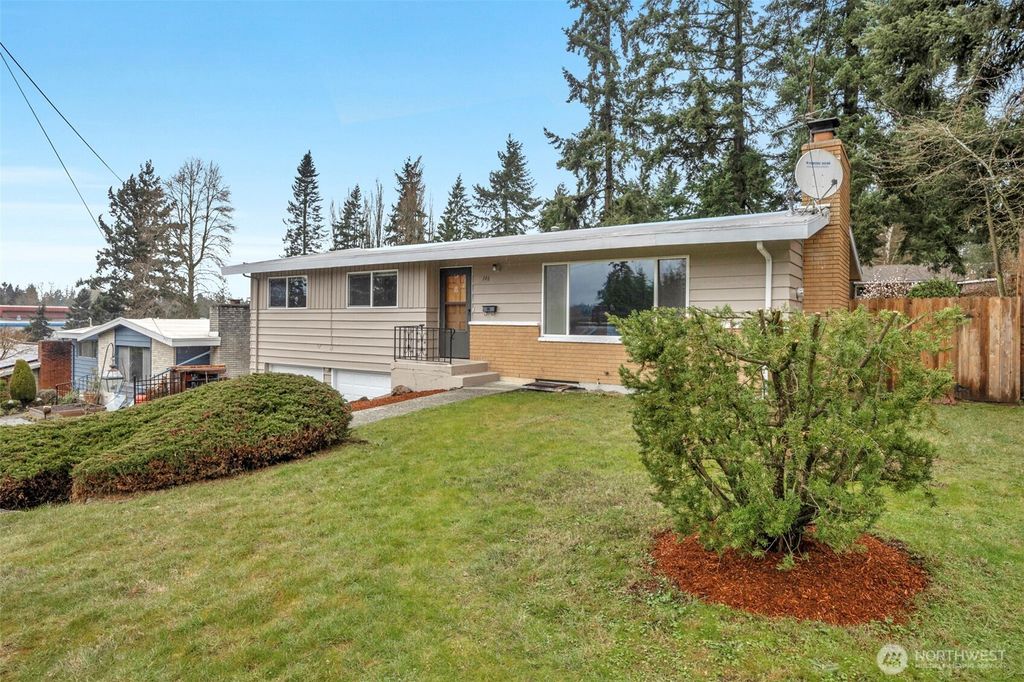 Photo of 146 NE 165th Street, Shoreline, WA 98155 (MLS # 2497115)