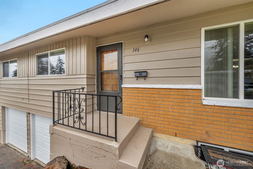 Photo of 146 NE 165th Street, Shoreline, WA 98155 (MLS # 2497115)