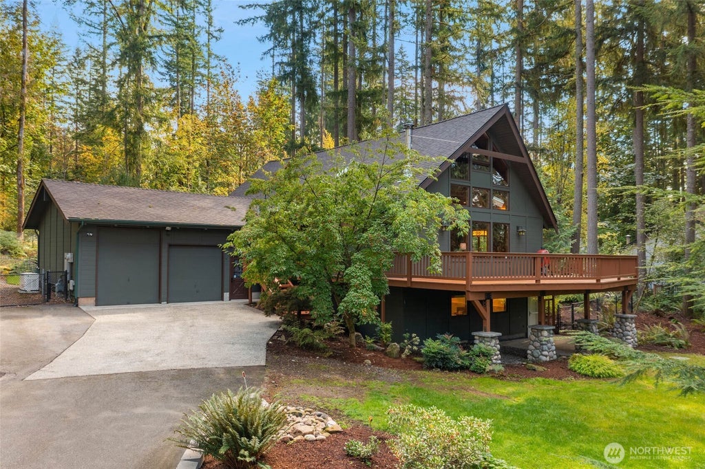 Photo of 15236 233rd Avenue SE, Issaquah, WA 98027 (MLS # 2590503)