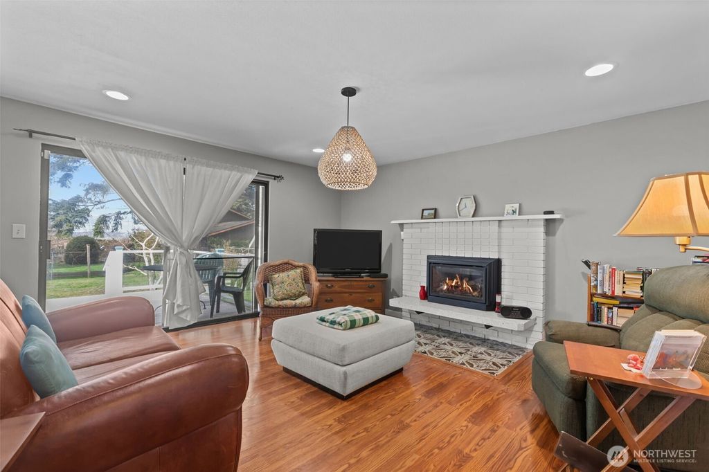 Photo of 25915 18th Avenue S, Des Moines, WA 98198 (MLS # 2348871)