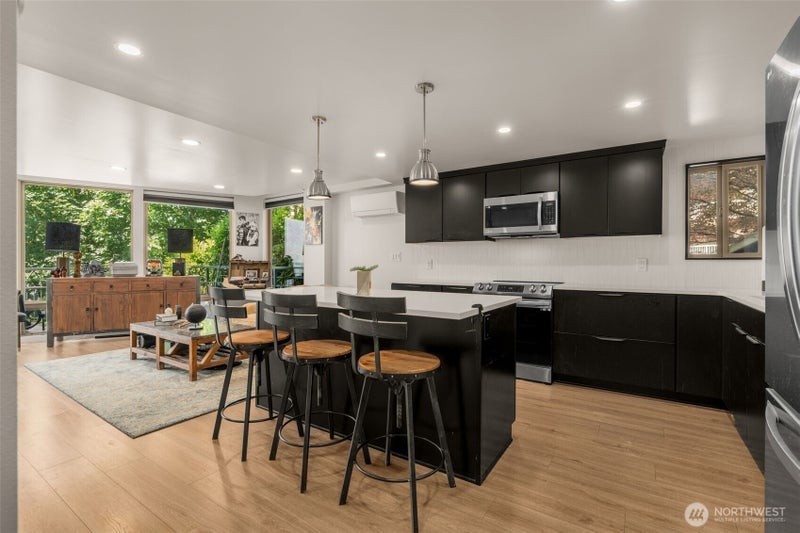 507 W Mercer St 401
