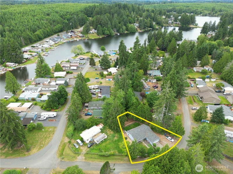 140 SE Foxglove Avenue