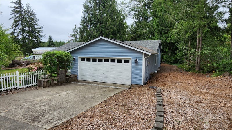 140 SE Foxglove Avenue