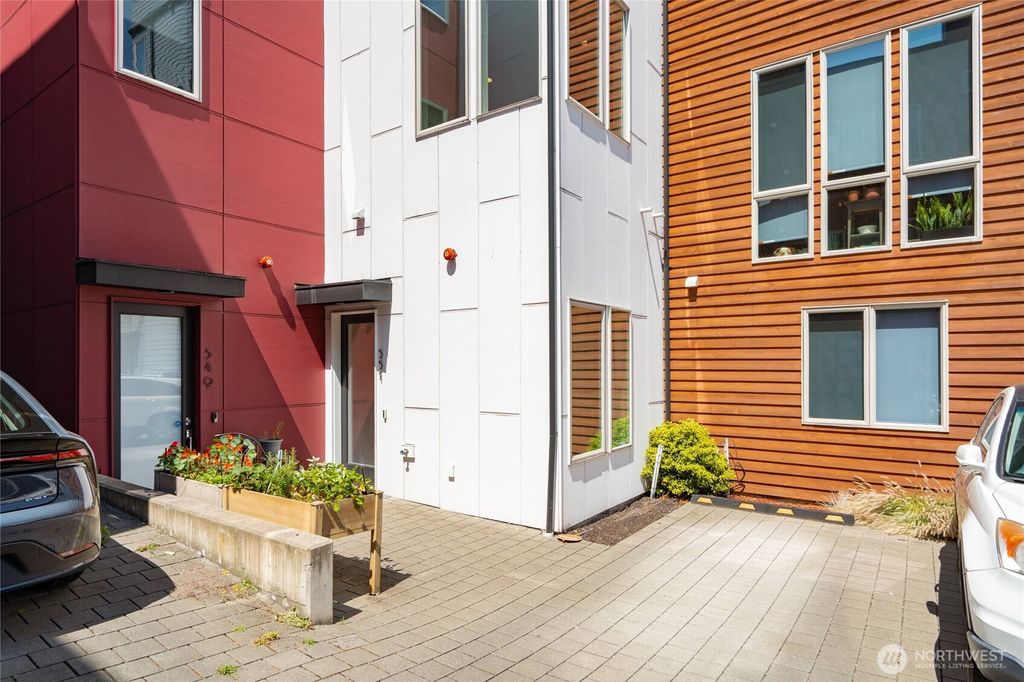 Photo of 551 28th Avenue, Seattle, WA 98122 (MLS # 2432380)