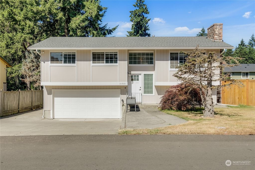 Photo of 31033 10th Avenue SW, Federal Way, WA 98023 (MLS # 2265713)