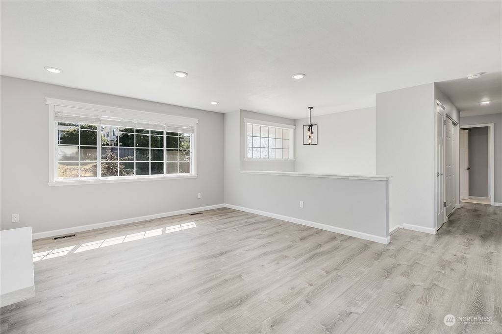 Photo of 31033 10th Avenue SW, Federal Way, WA 98023 (MLS # 2265713)