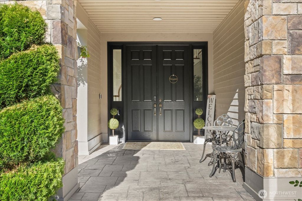 Photo of 2046 277th Avenue SE, Sammamish, WA 98075 (MLS # 2497306)