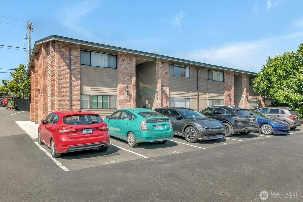 Photo of 13550 37th Avenue S #37, Tukwila, WA 98168 (MLS # 2423533)