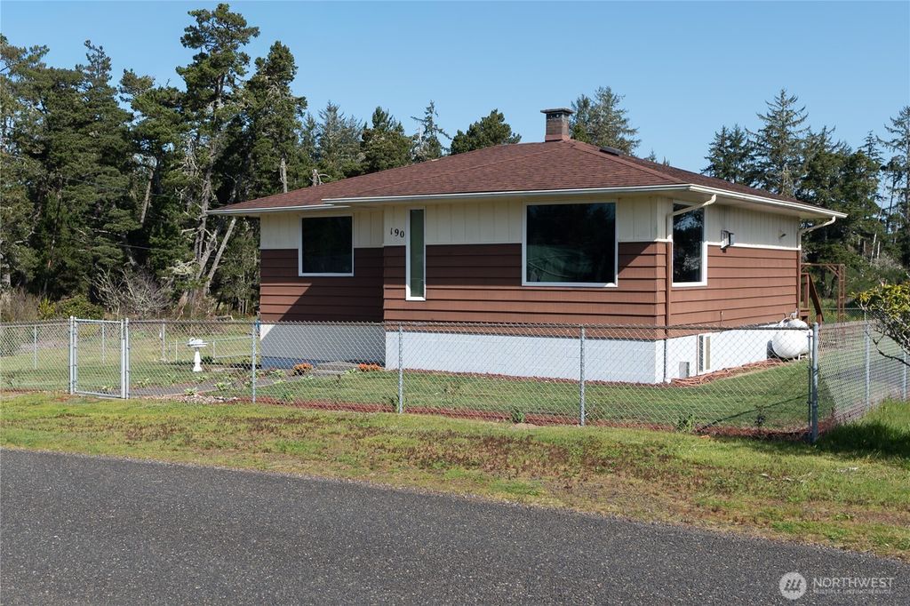 Photo of 190 W Veterans Avenue, Westport, WA 98595 (MLS # 2515212)