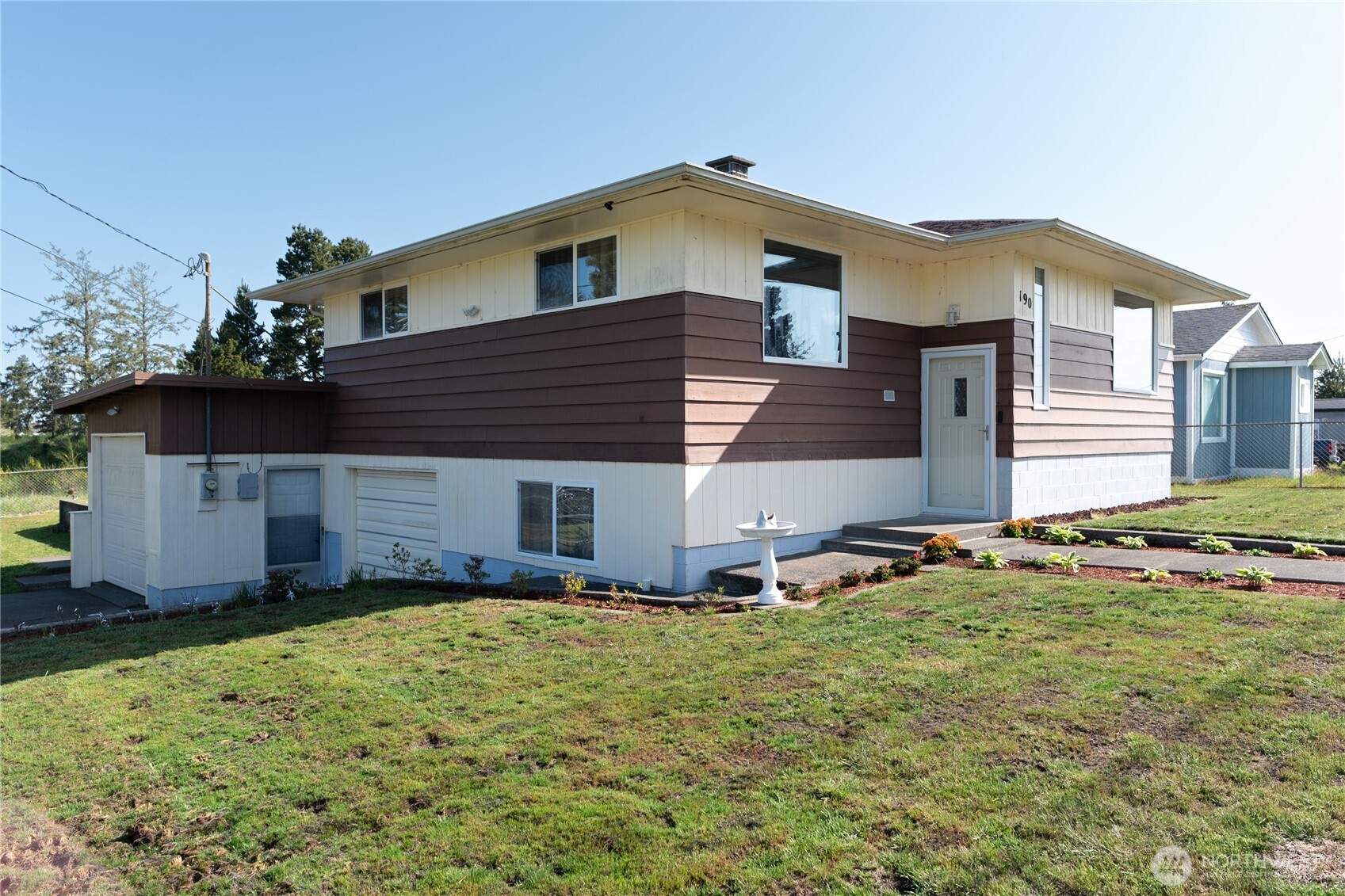 190 W Veterans Avenue