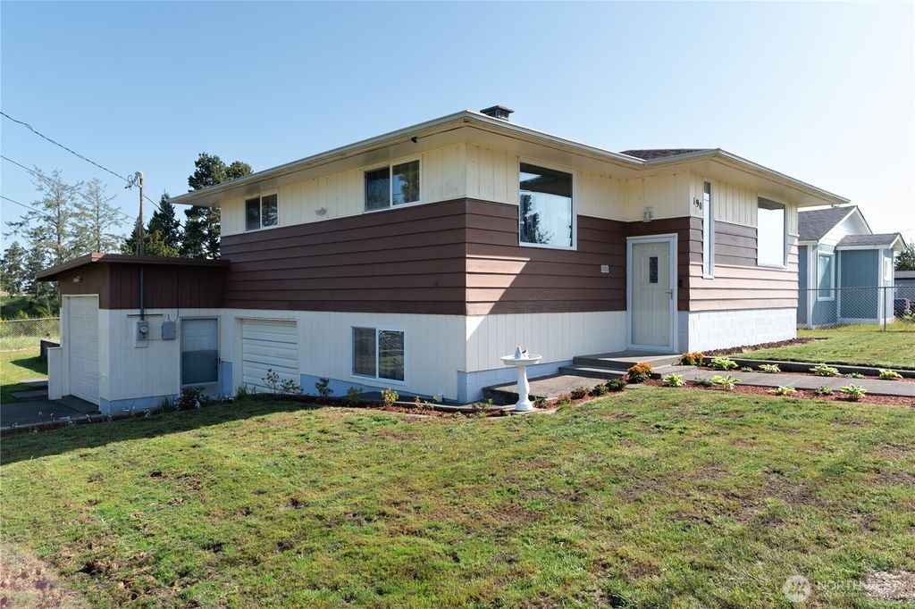 Photo of 190 W Veterans Avenue, Westport, WA 98595 (MLS # 2515212)