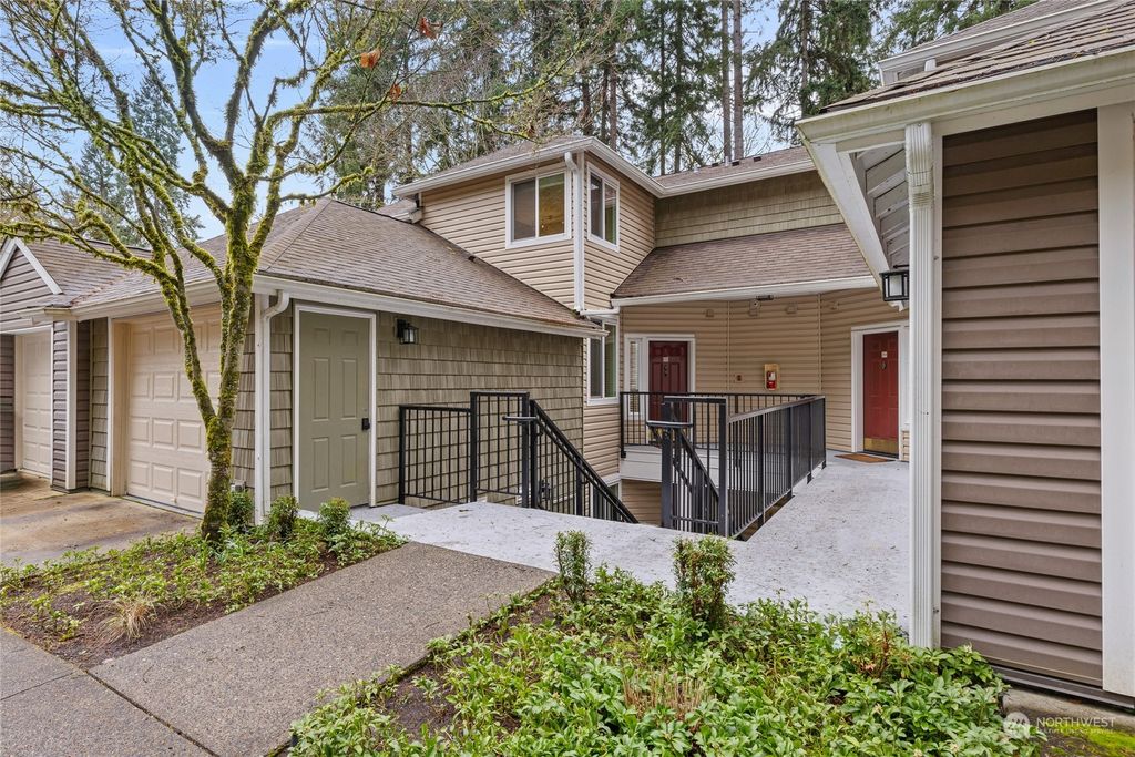 Photo of 5000 NW Village Park Drive #B214, Issaquah, WA 98027 (MLS # 2206767)